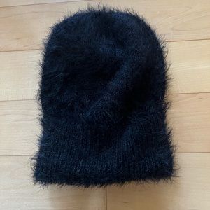 Anthropologie women’s fluffy beanie black
